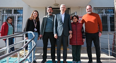 Vali Çiçekli gönüllere giriyor